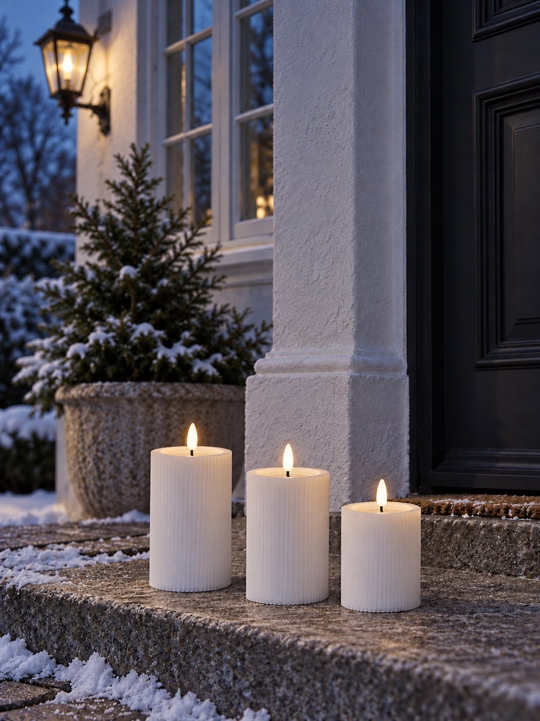 Zewnętrzna świeca LED - Biała z rowkami 12,5 cm