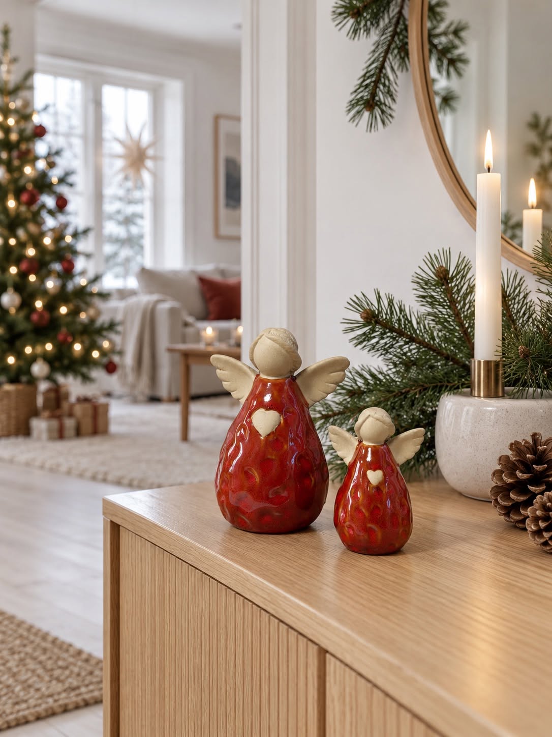 Anioł ceramiczny – czerwony i beżowy