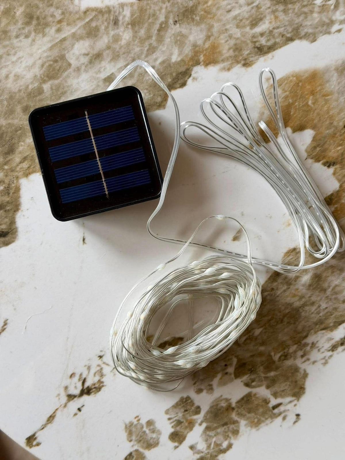 Solarny łańcuch świetlny z 120 ciepłobiałymi diodami LED i 8 funkcjami