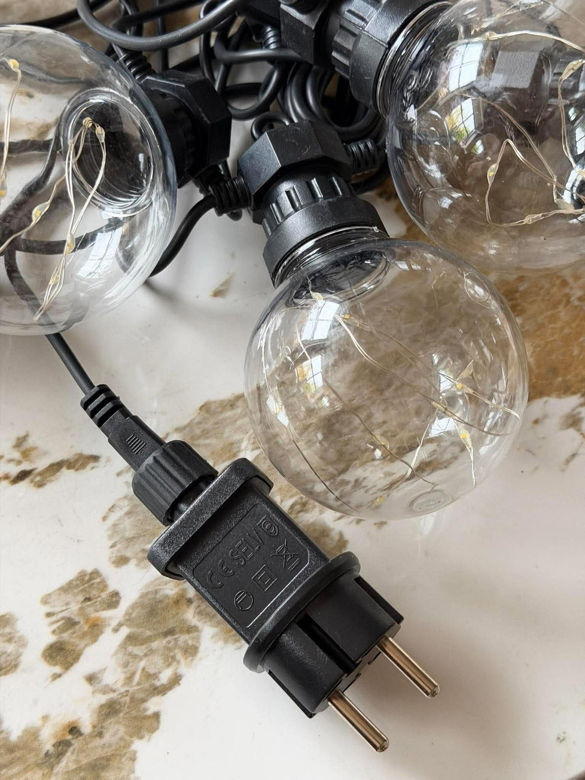Łańcuch świetlny LED z 10 żarówkami i łącznie 100 ciepłych białych mikro diod LED